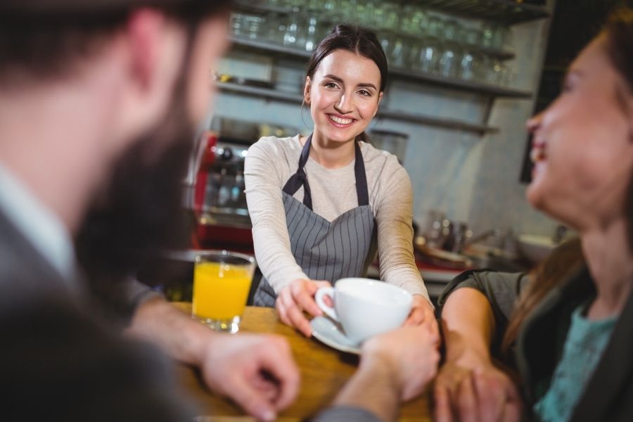 Barista aplica técnicas de vendas 